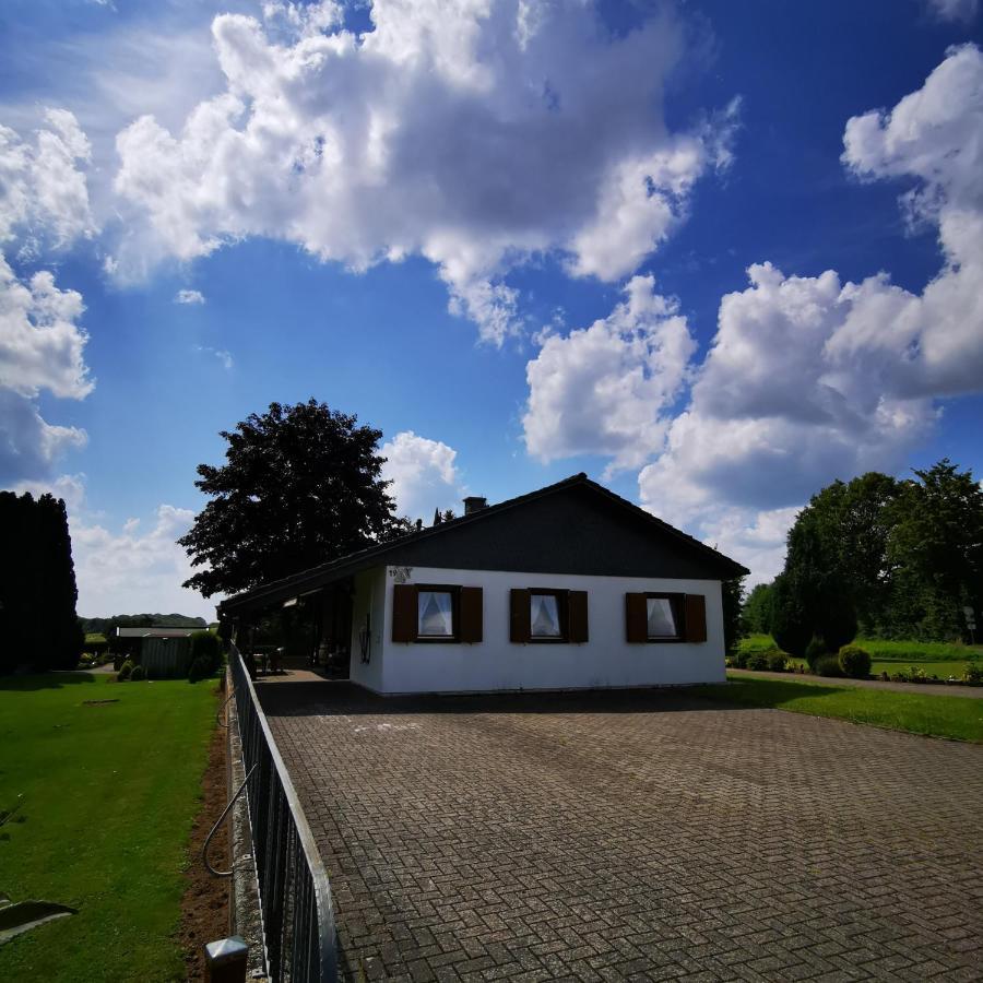 Bb19 Eifel-Ferienhaus Am Moseltal Mit Saunahaus Beuren  Экстерьер фото